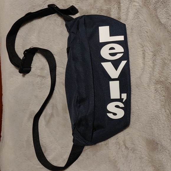 Levi's Unisex Sling Crossbody Belt Bag - Picture 5 of 10